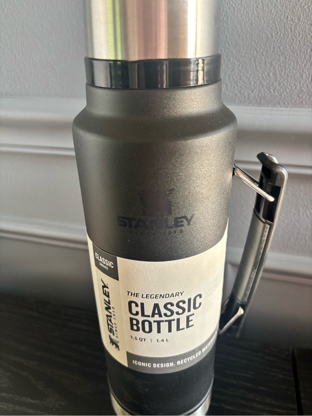 NWT, Stanley Classic Bottle Thermos - Picture 2 of 3